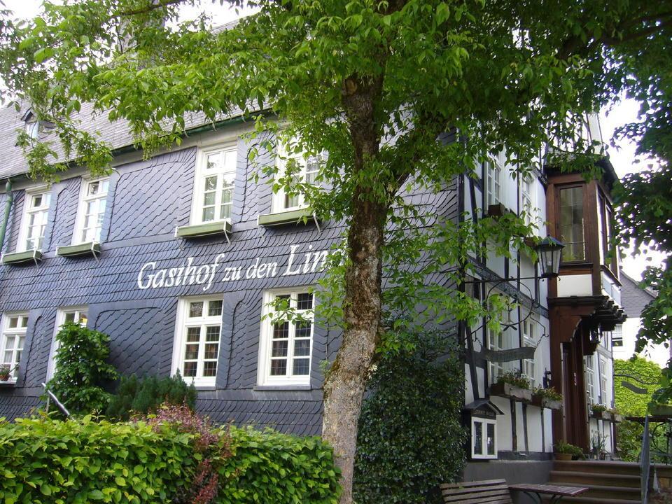 Hotel Gasthof Zu Den Linden Oberhundem Eksteriør billede